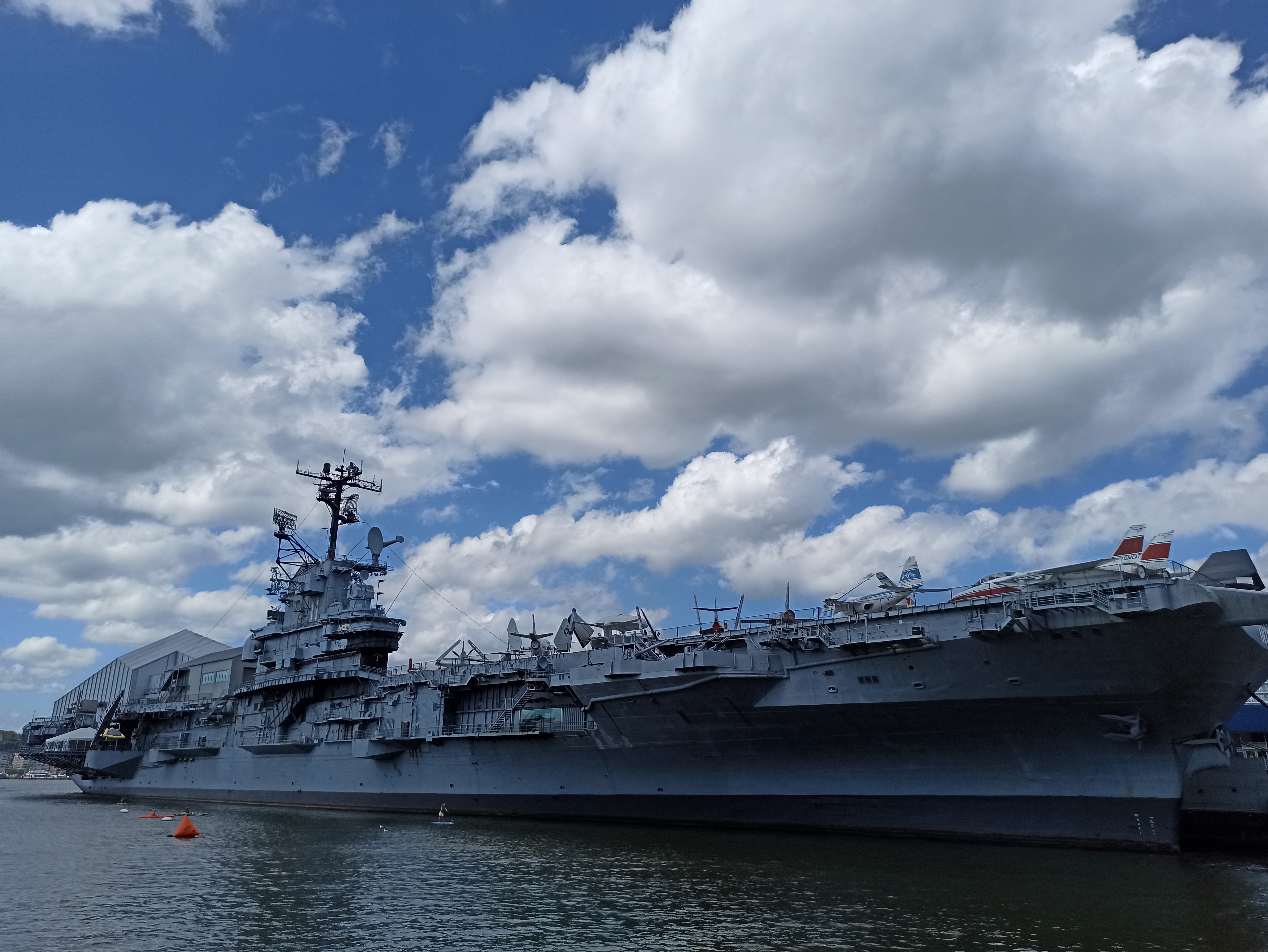 intrepid anyahajó