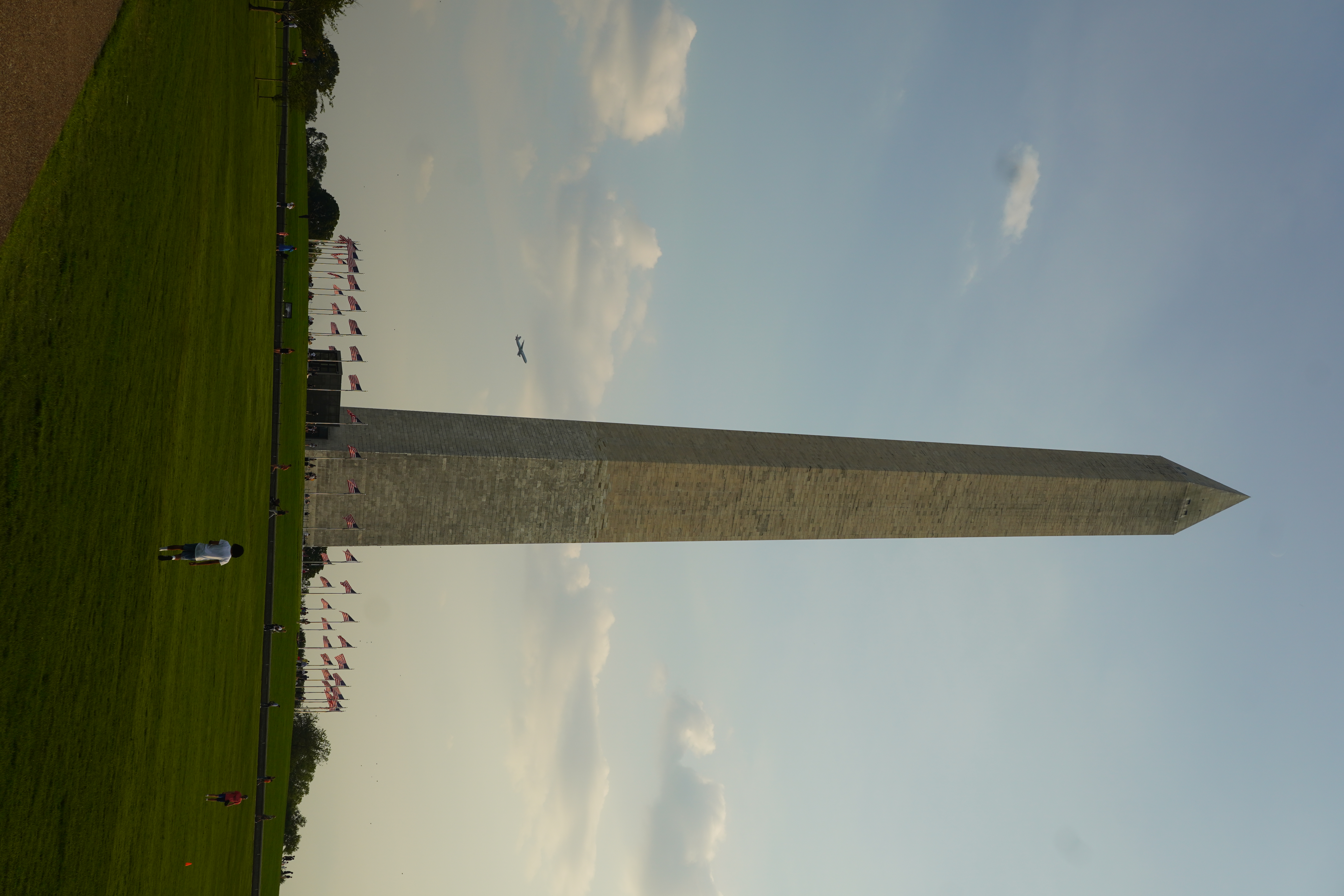 W Monument napsütésben